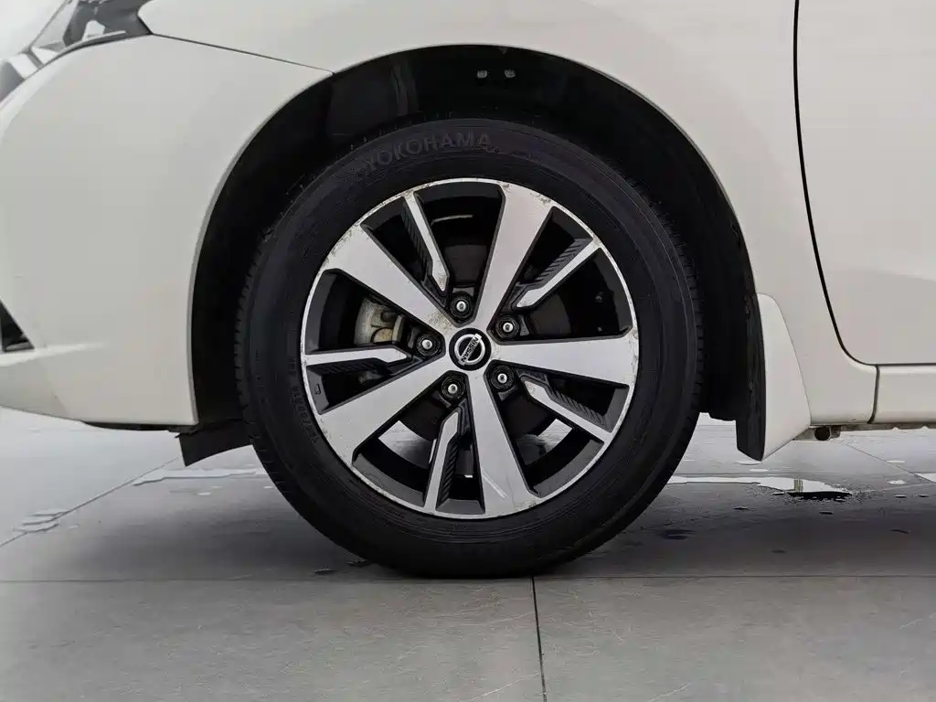 Nissan Bluebird 2019 — фото 17