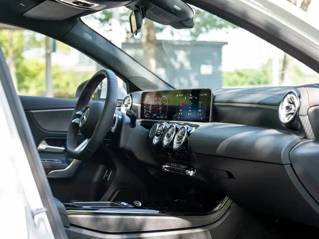 Mercedes-Benz A-Class 2025 — фото 18