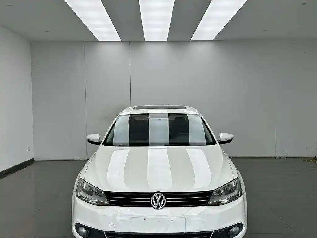 Volkswagen Sagitar 2012