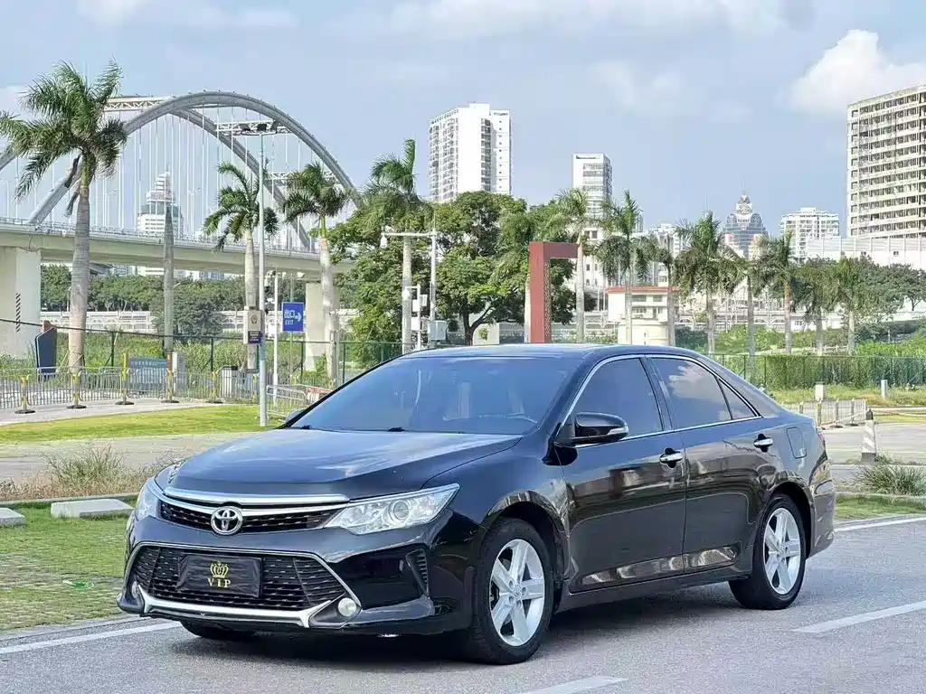 Toyota Camry 2016 — фото 1