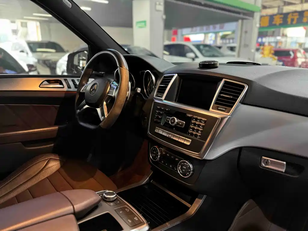 Mercedes-Benz M-Class AMG 2015 — фото 11