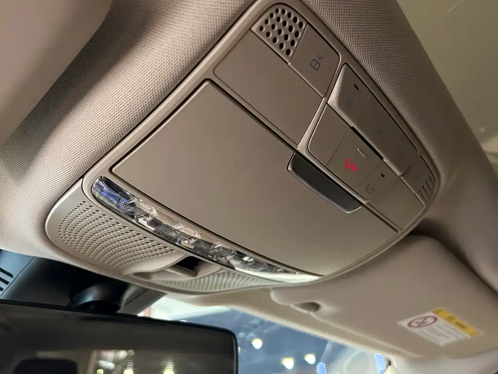 Mercedes-Benz E-Class 2023 — фото 18