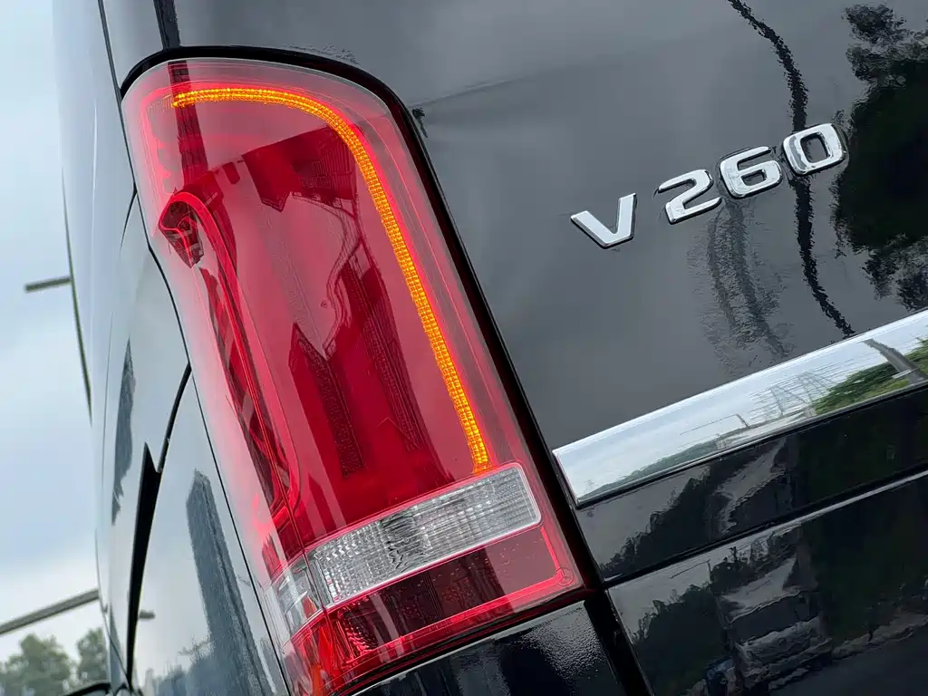 Mercedes-Benz V-Class 2018 — фото 22