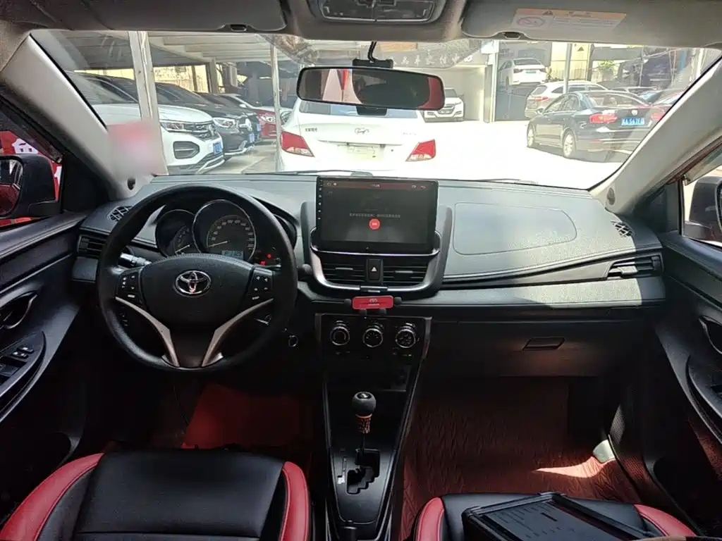 Toyota Yaris L 2020 — фото 10
