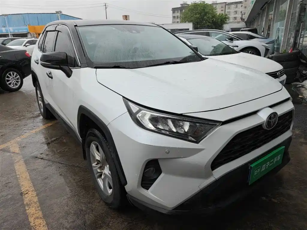 Toyota RAV4 2021 — фото 4