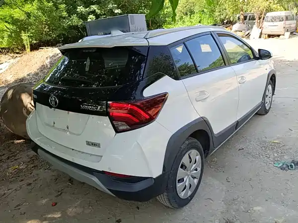 Toyota Yaris L 2021