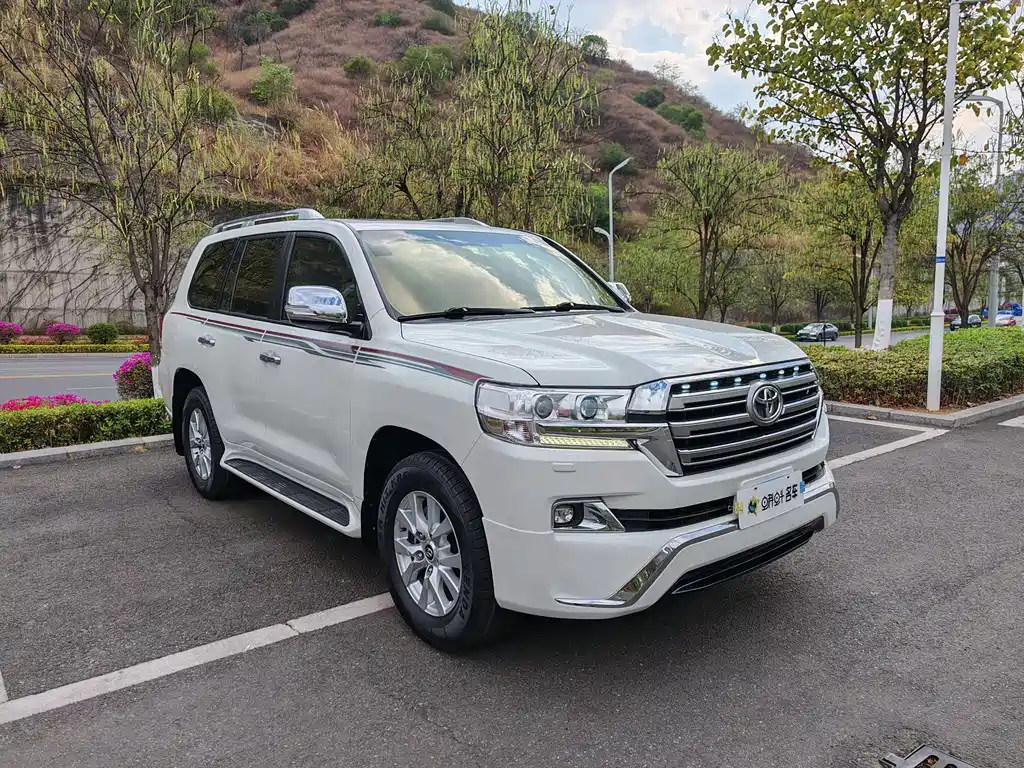 Toyota Land Cruiser 2017 — фото 3