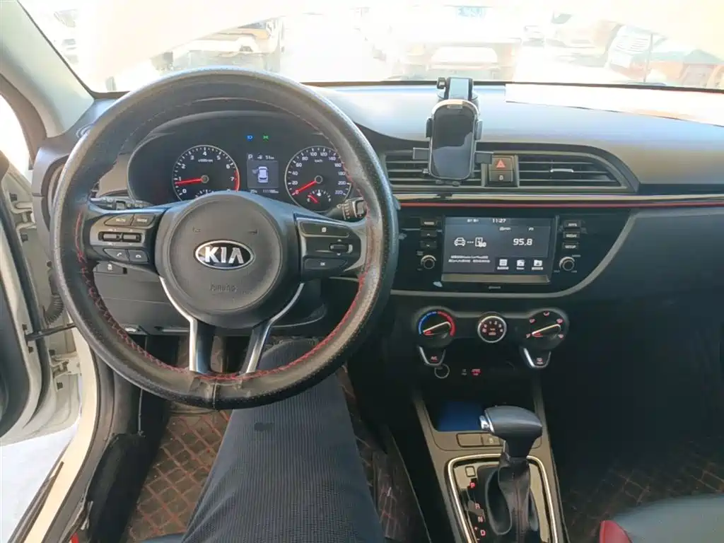 Kia KX Cross 2018 — фото 10