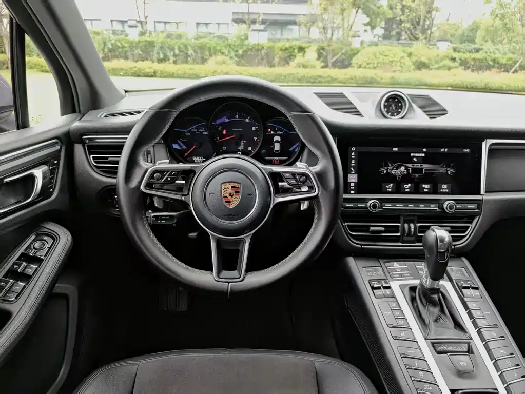 Porsche Macan 2020 — фото 9