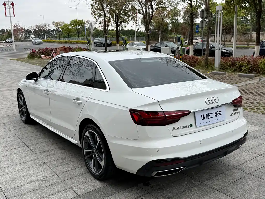 Audi A4L 2023 — фото 9