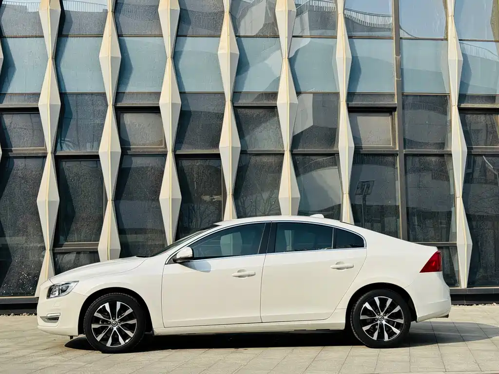 Volvo S60 2018 — фото 3