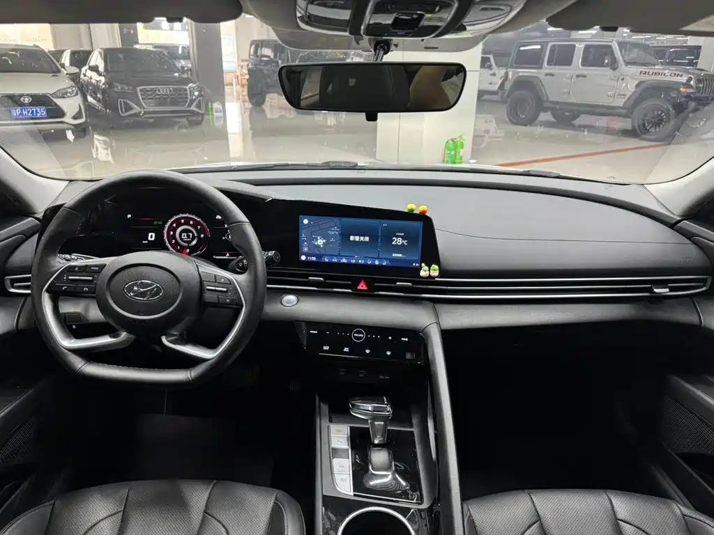 Hyundai Elantra 2022 — фото 10
