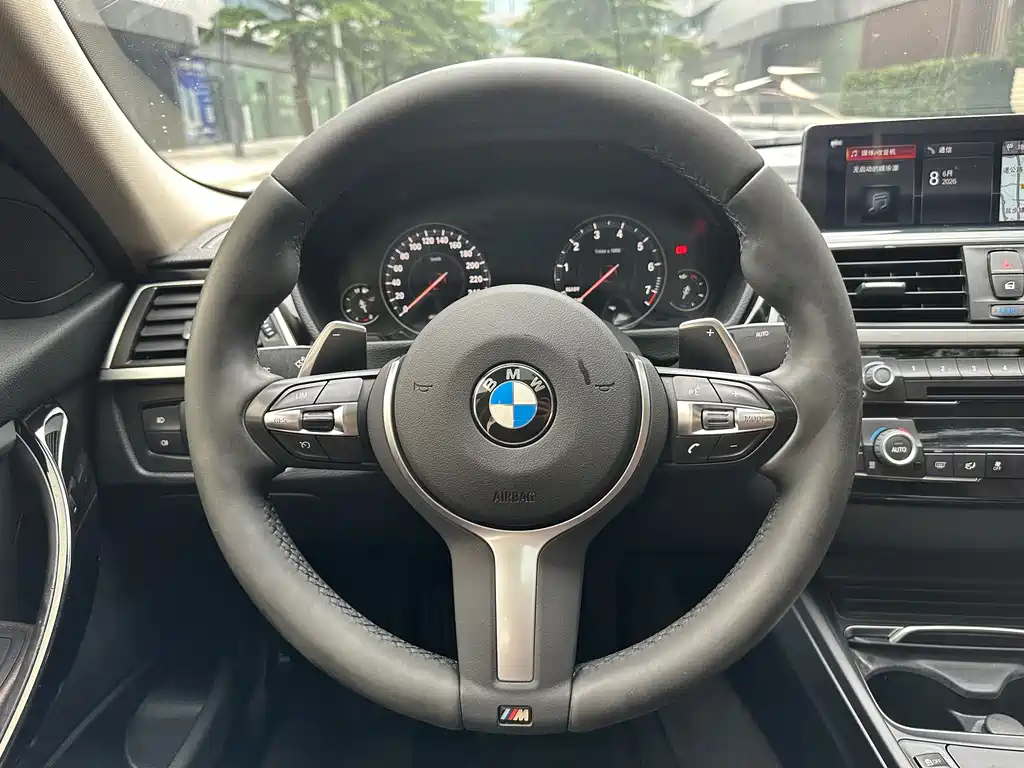 BMW 3 Series 2019 — фото 15