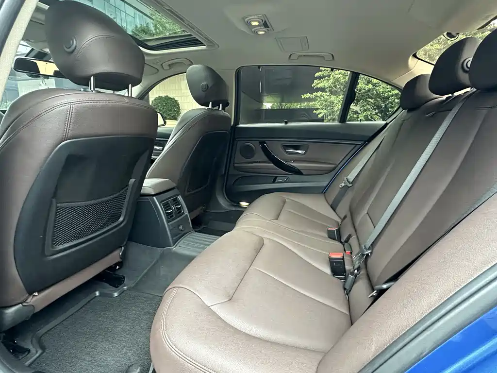 BMW 3 Series 2019 — фото 11