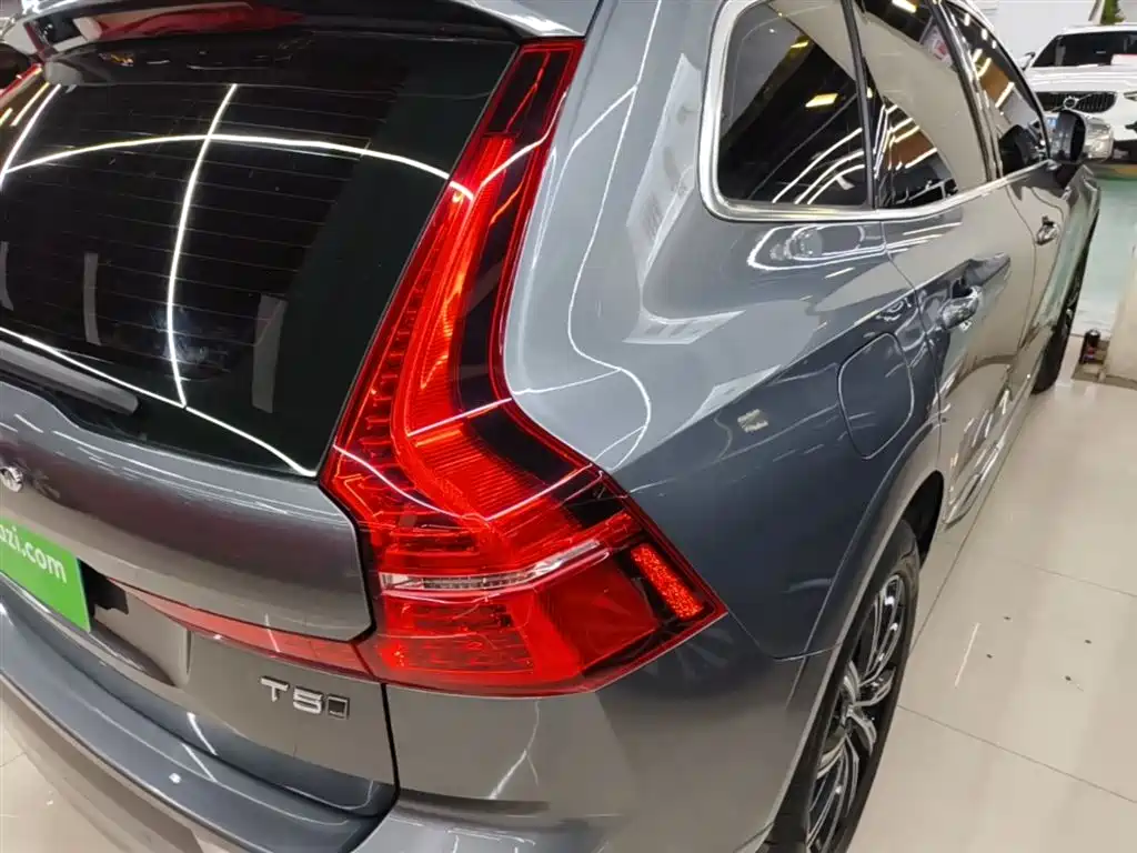 Volvo XC60 2020 — фото 8