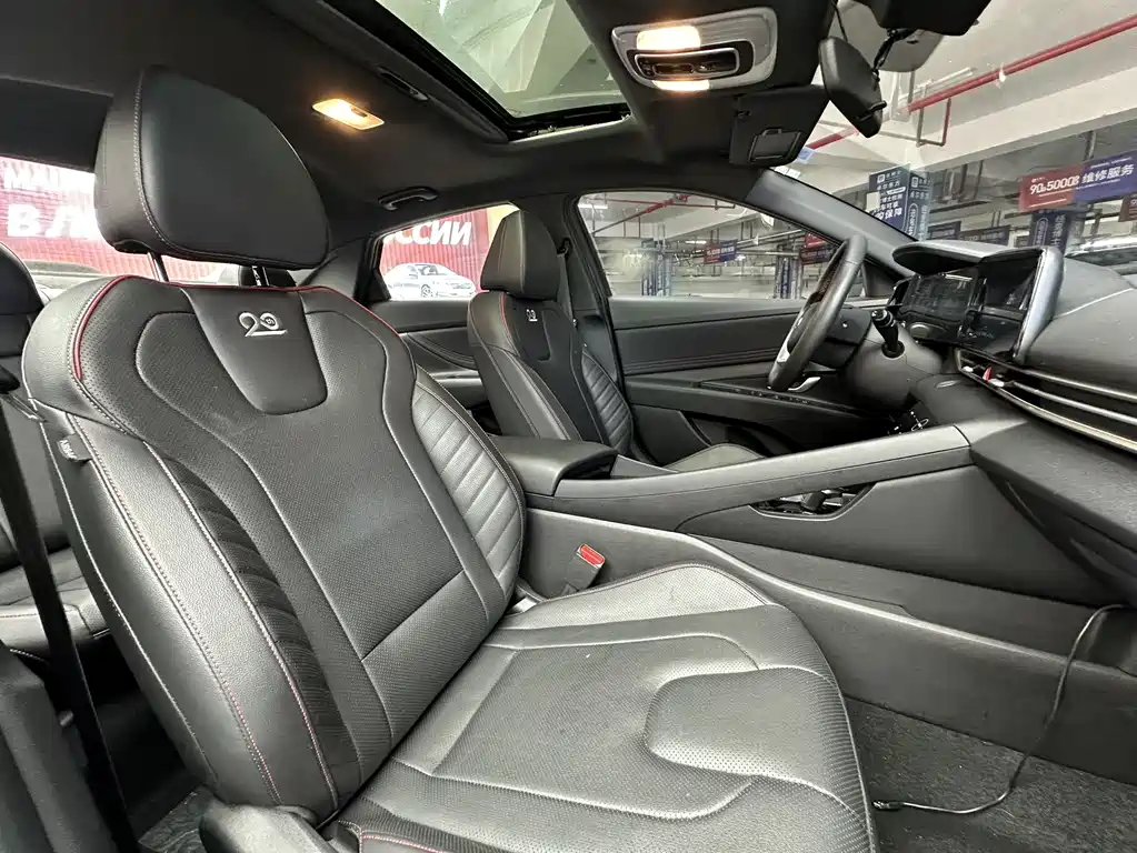 Hyundai Elantra 2023 — фото 18