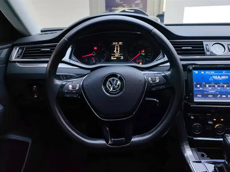 Volkswagen Passat 2017 — фото 15