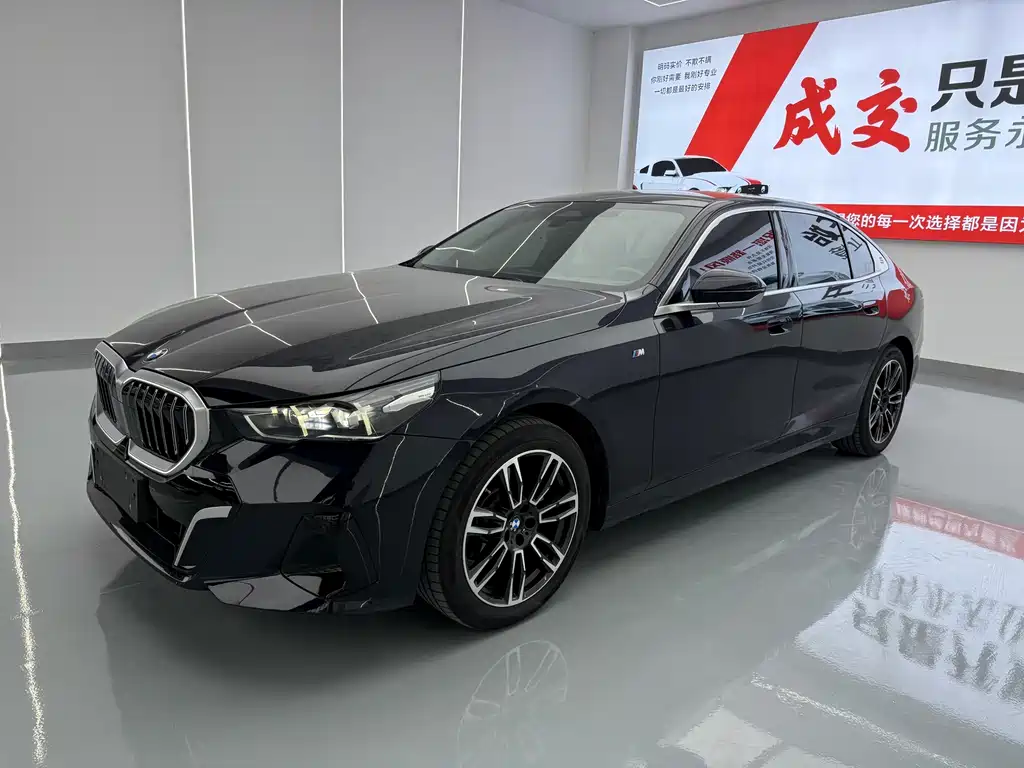 BMW 5 Series 2025 — фото 1