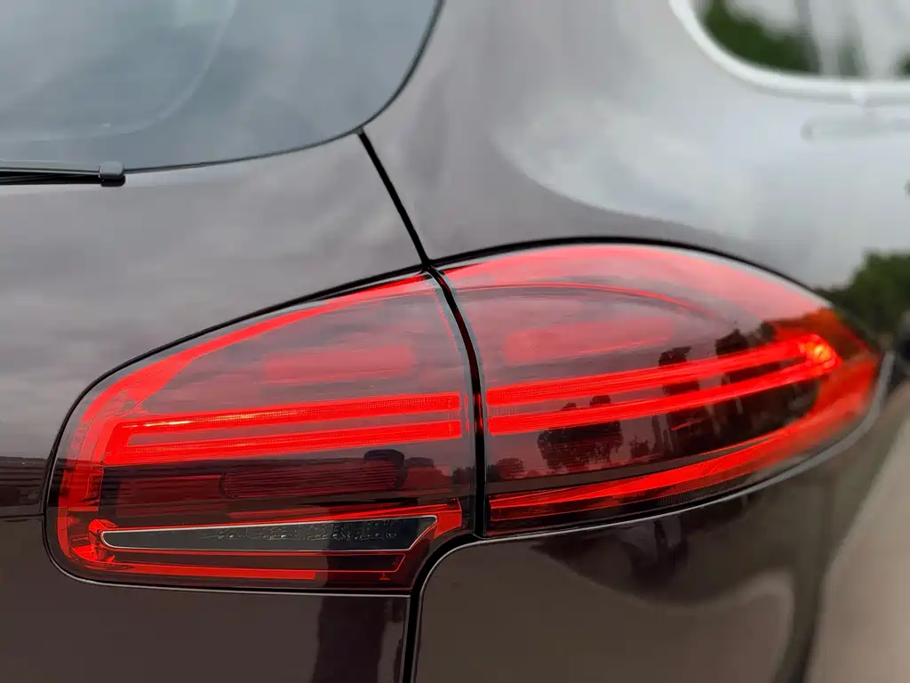 Porsche Cayenne 2017 — фото 30