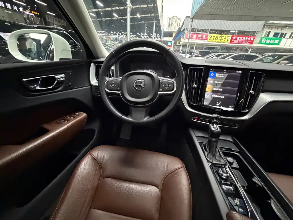 Volvo XC60 2018 — фото 27