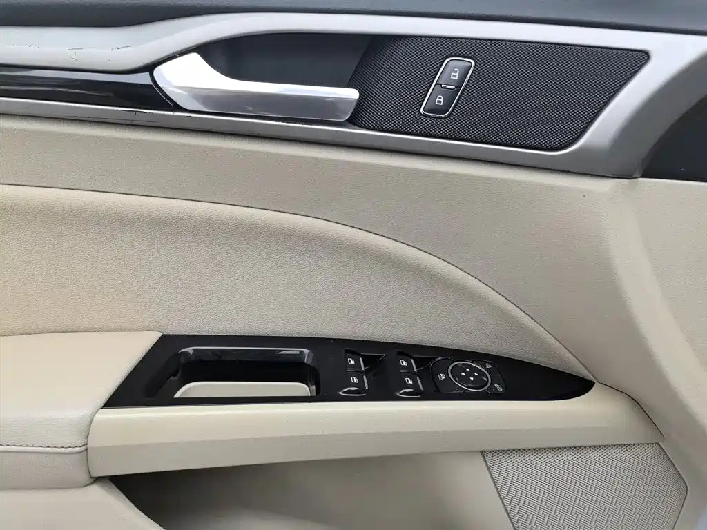 Ford Mondeo 2015 — фото 9