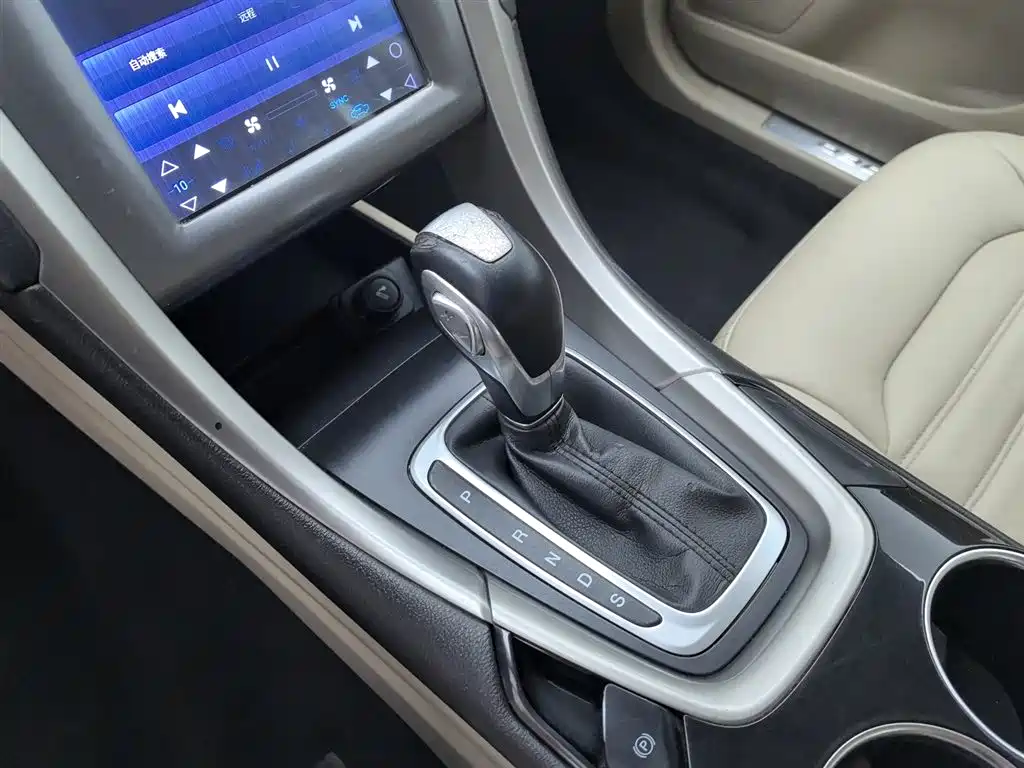 Ford Mondeo 2015 — фото 13