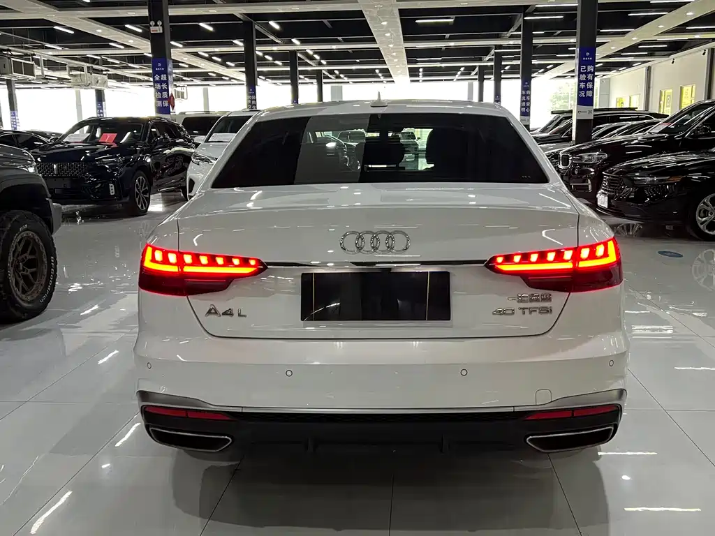 Audi A4L 2021 — фото 12