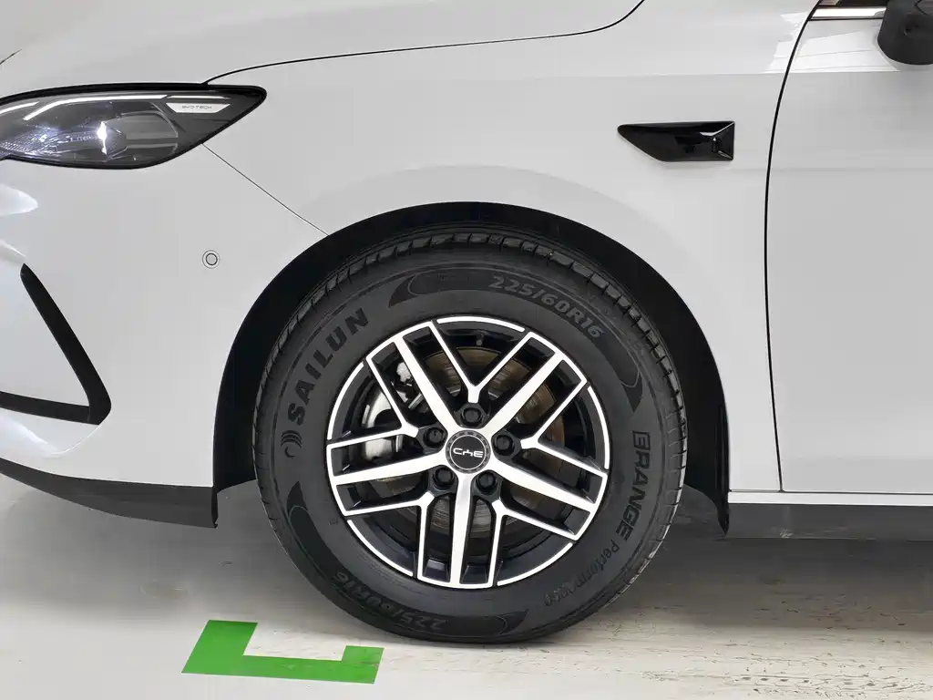 BYD Seal 05 DM-i 2025 — фото 8