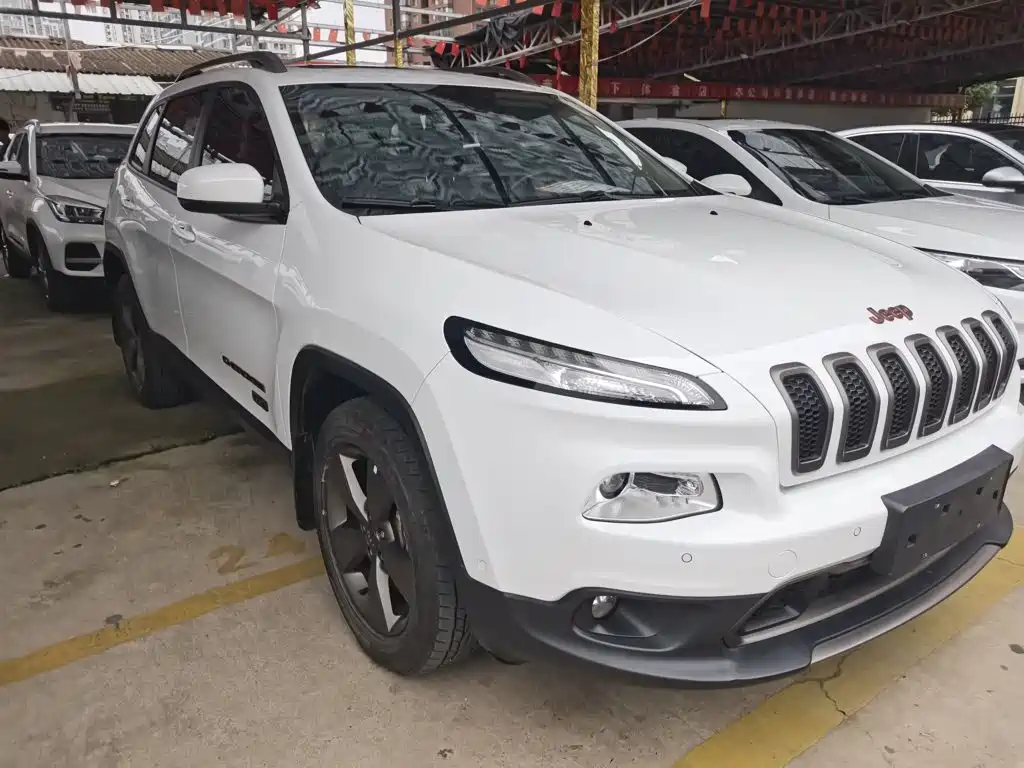 Jeep Cherokee 2017 — фото 7
