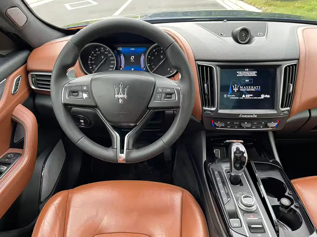 Maserati Levante 2016 — фото 12