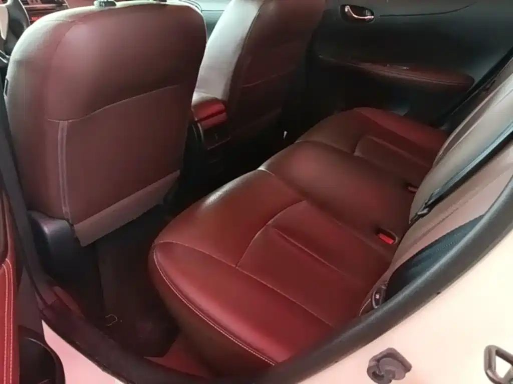 Nissan Tiida 2015 — фото 17