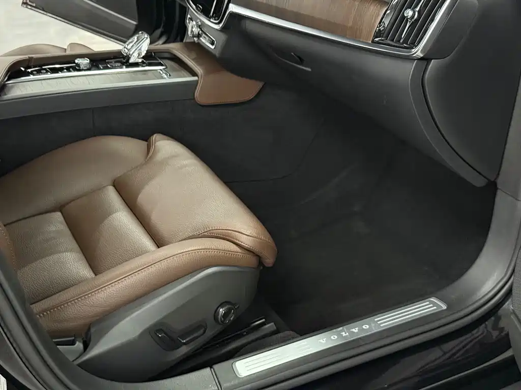 Volvo S90 2021 — фото 18
