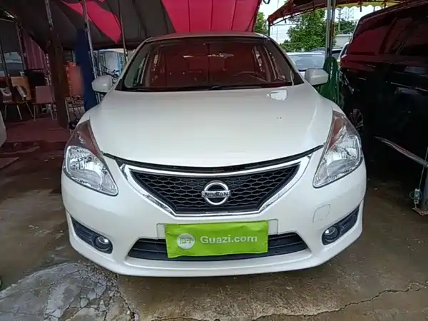 Nissan Tiida 2015