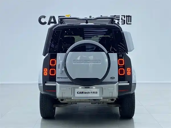 Land Rover Defender 2023