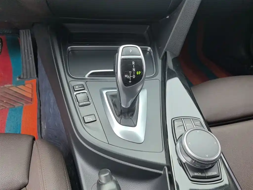 BMW 3 Series 2018 — фото 14