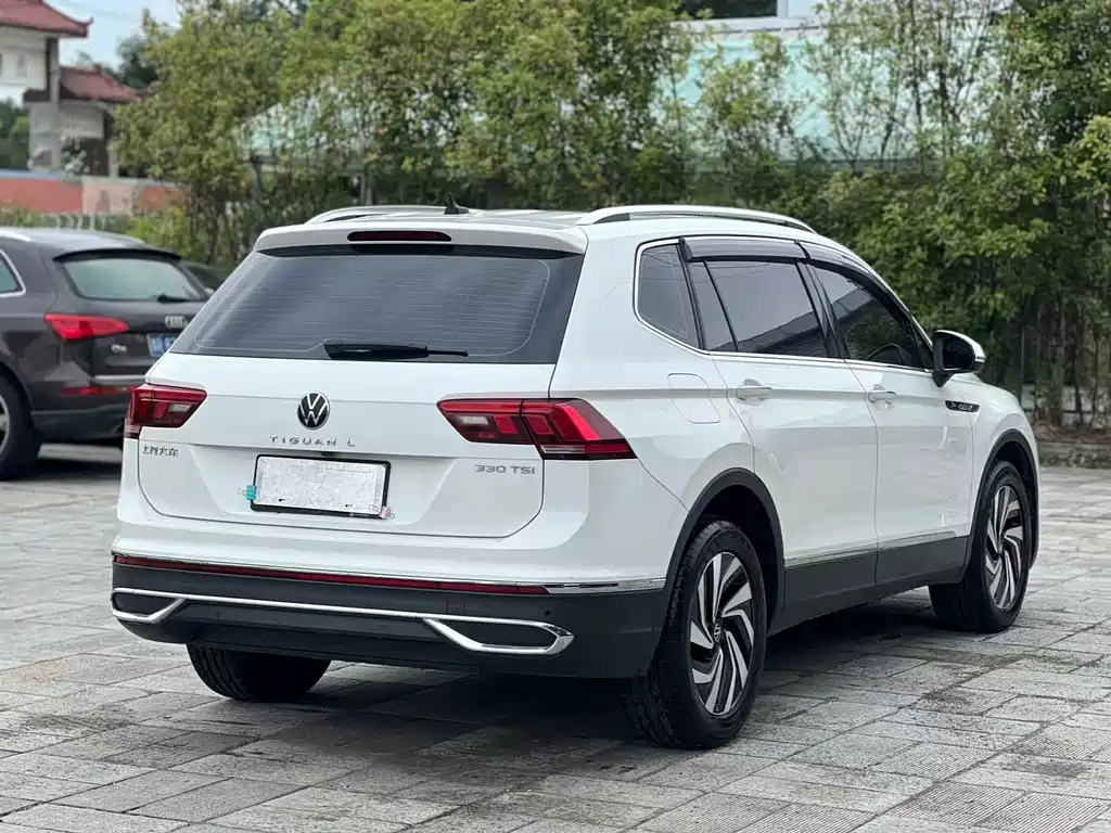 Volkswagen Tiguan L 2023 — фото 10