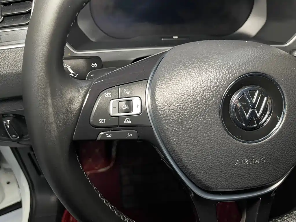 Volkswagen Tiguan 2017 — фото 10