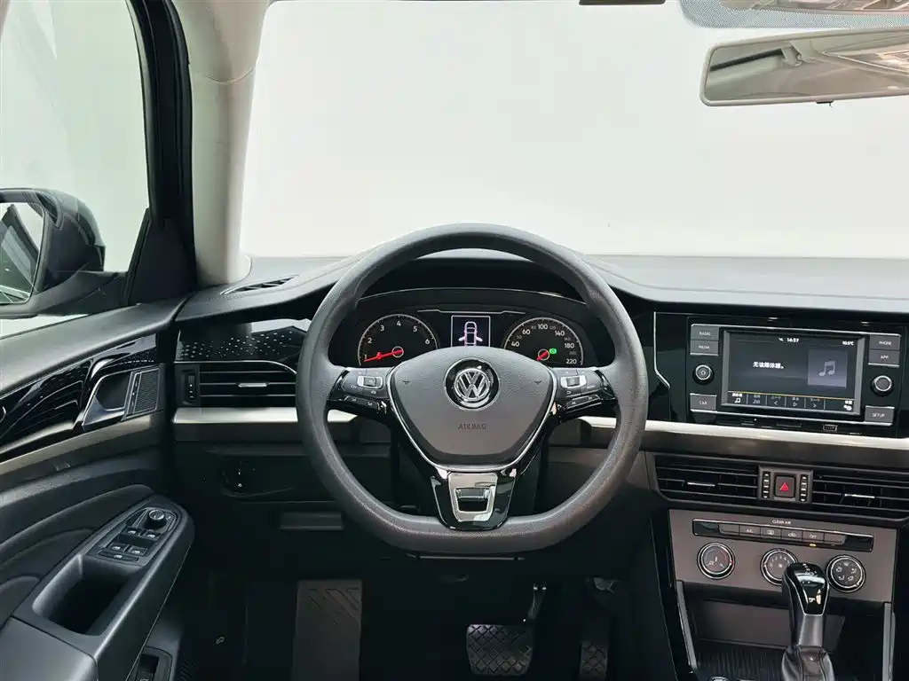 Volkswagen Passat 2019 — фото 17