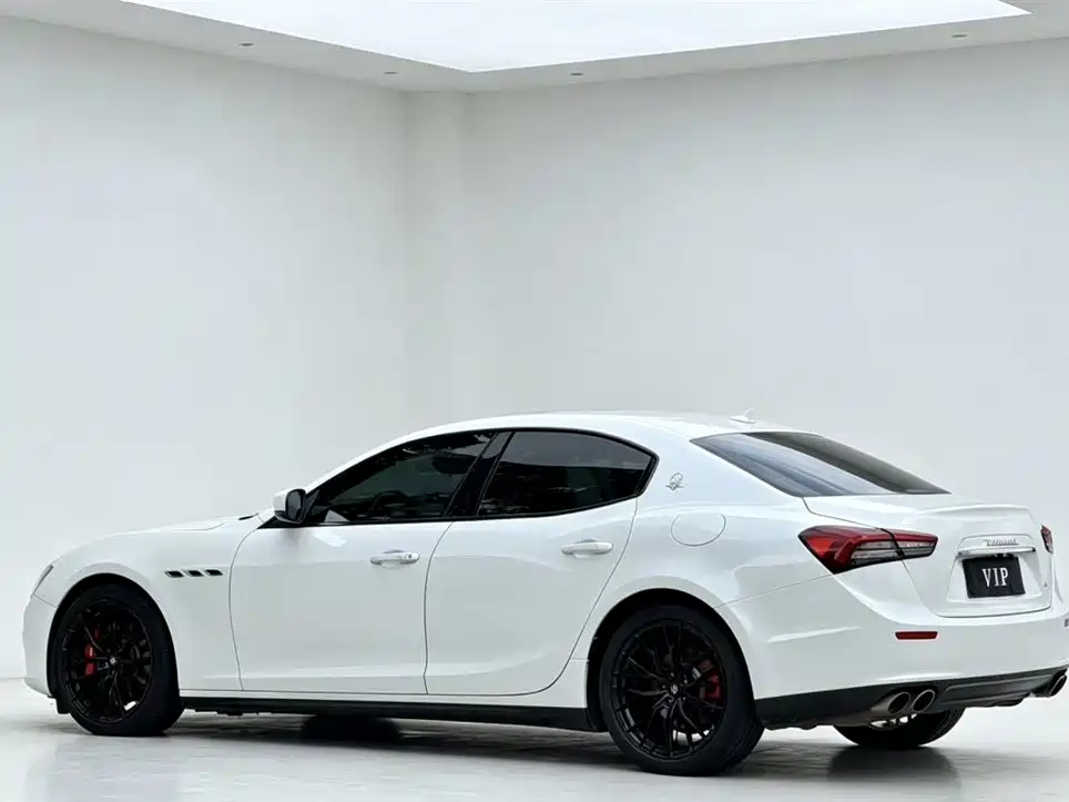 Maserati Ghibli 2016 — фото 9