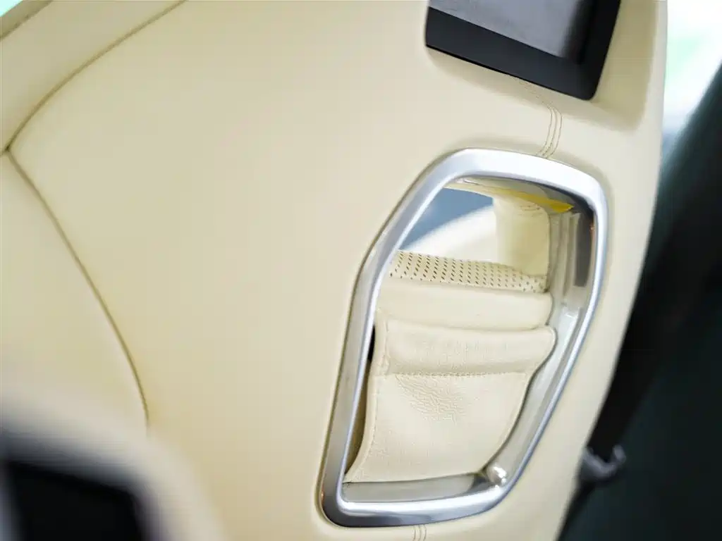 Aston Martin Rapide 2011 — фото 41