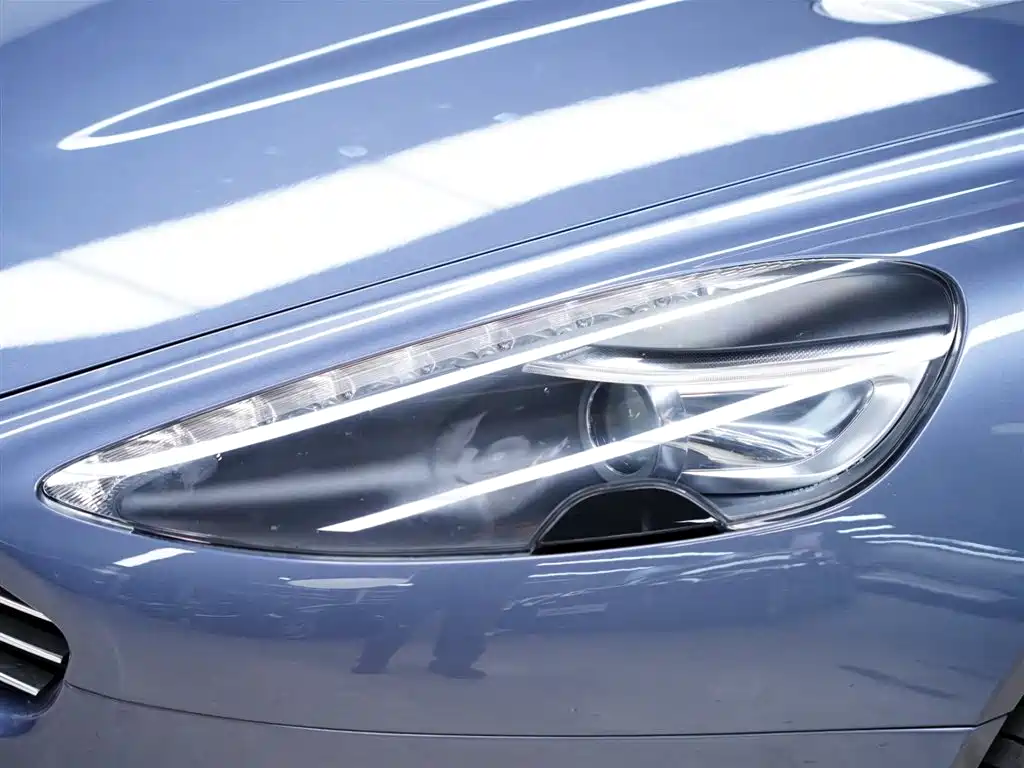 Aston Martin Rapide 2011 — фото 12