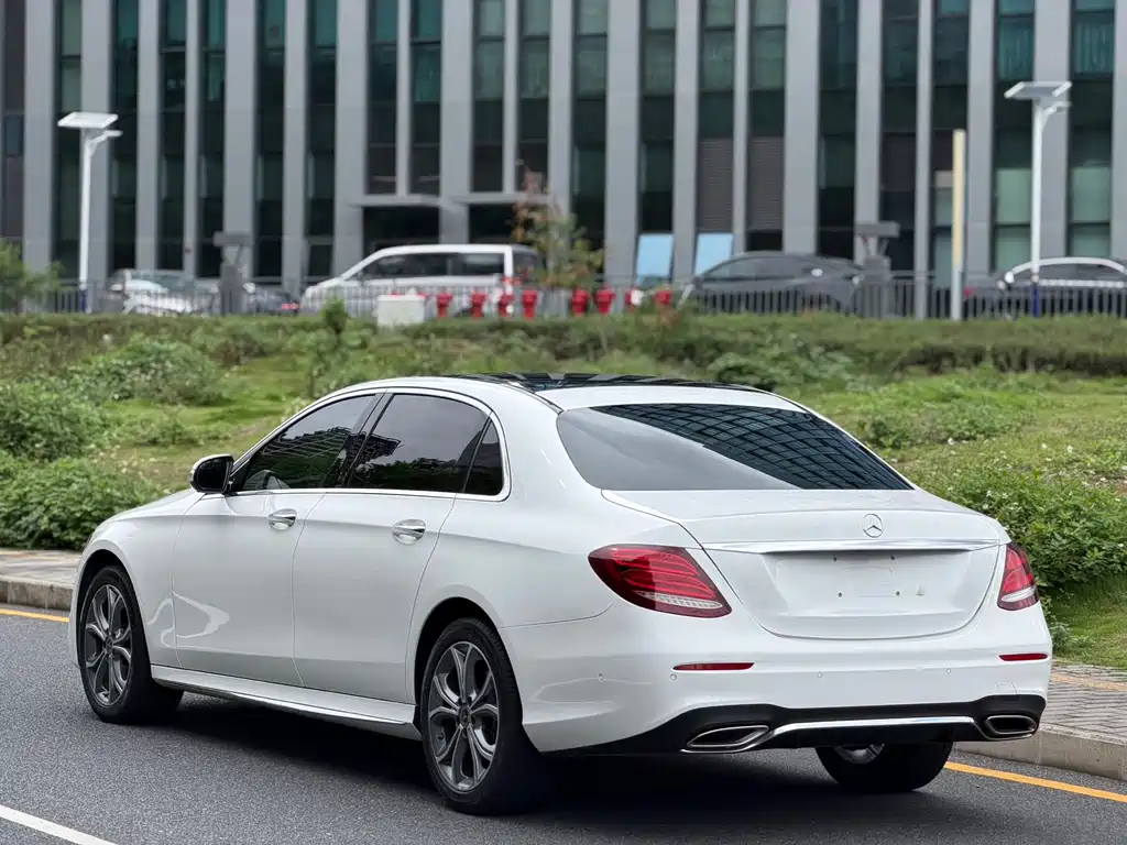 Mercedes-Benz E-Class 2020 — фото 16