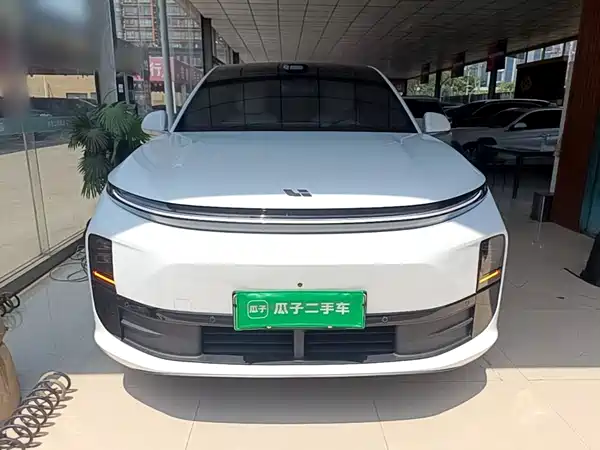 Li Auto L6 2025