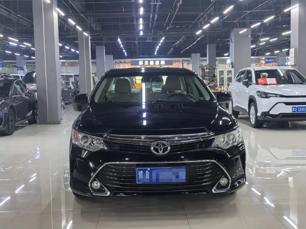 Toyota Camry 2016 — фото 2