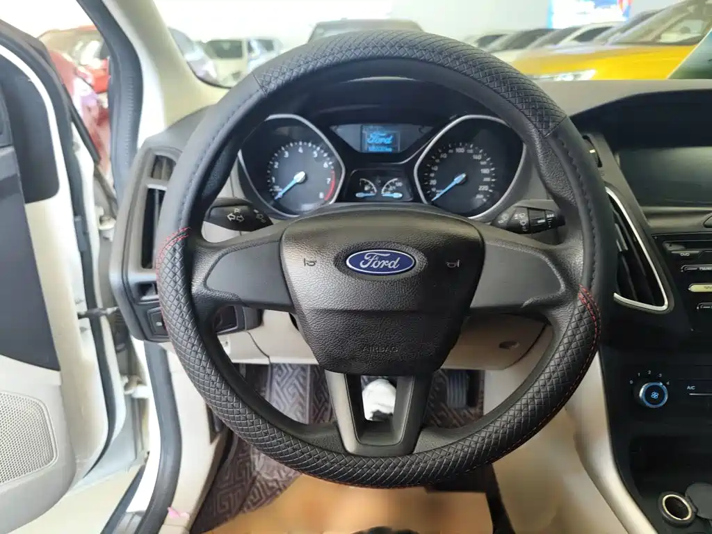 Ford Focus 2018 — фото 15