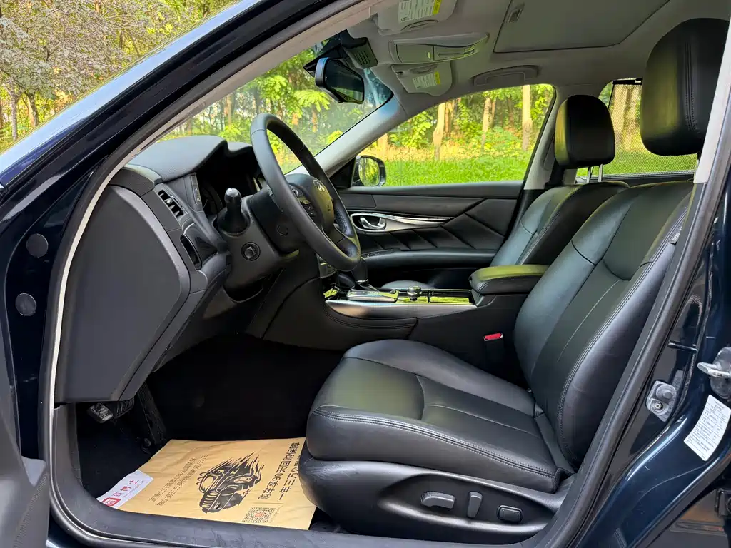 Infiniti Q70 2015