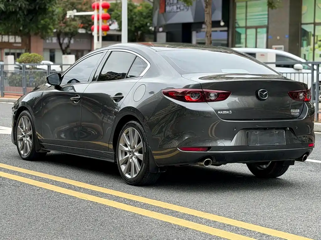 Mazda 3 Axela 2020 — фото 15