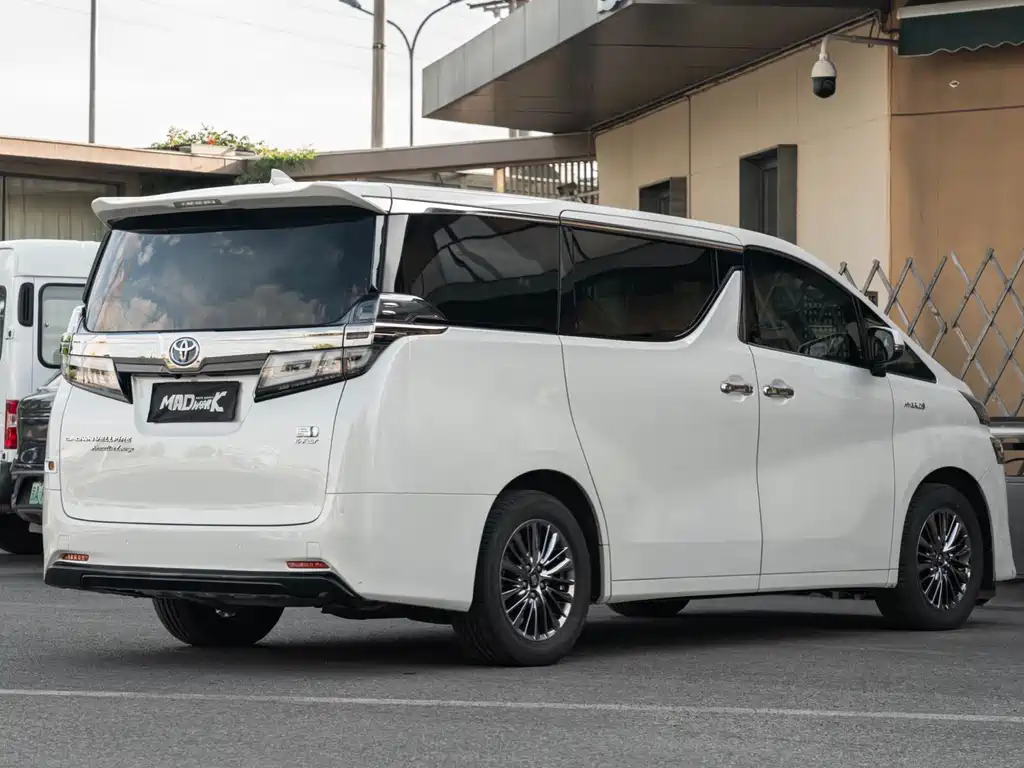 Toyota Vellfire 2022 — фото 4