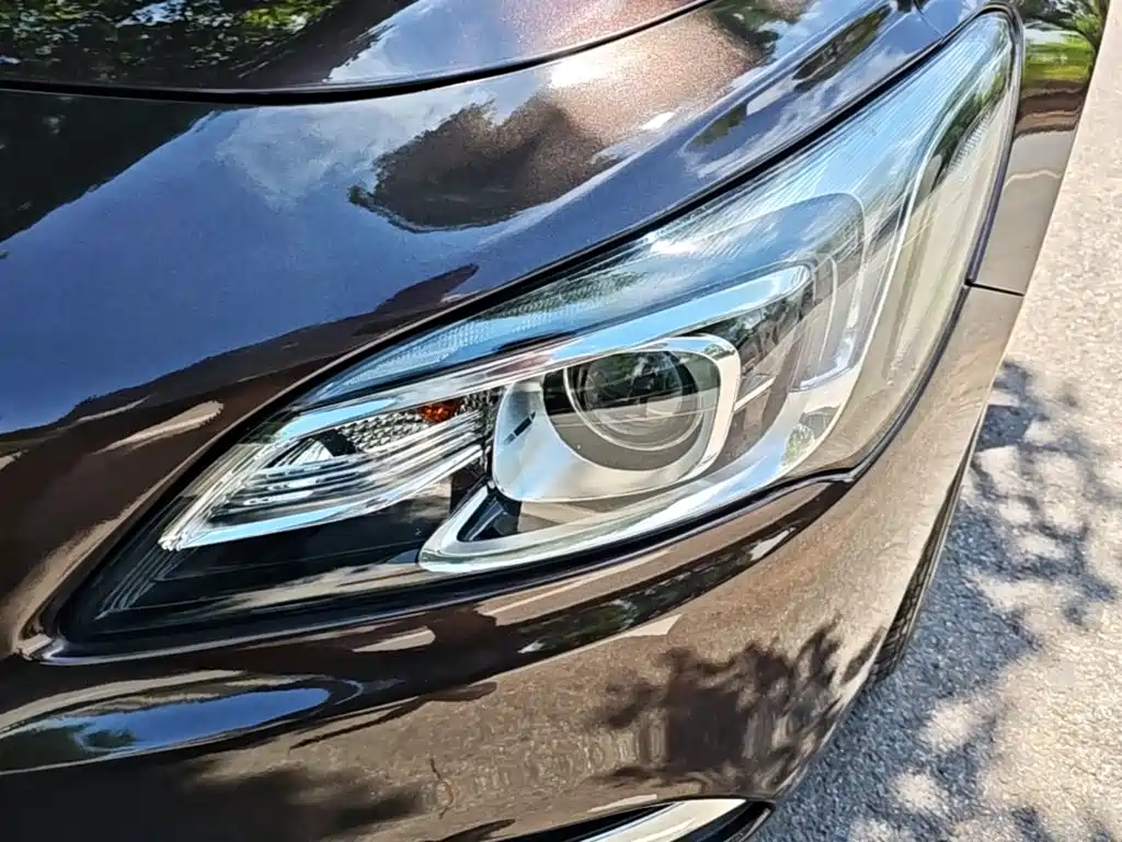 Buick LaCrosse 2017 — фото 24