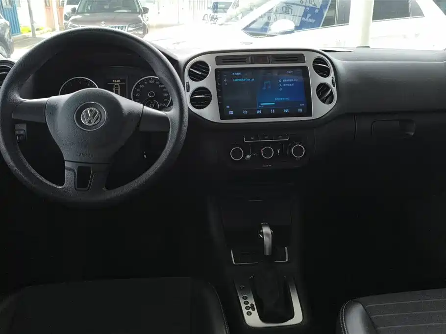 Volkswagen Tiguan 2018 — фото 12